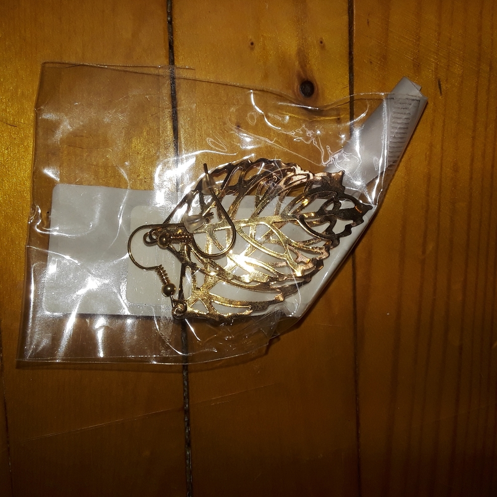 Gold Hollow Out Leaf Dangle Earrings - Picture 5 of 5